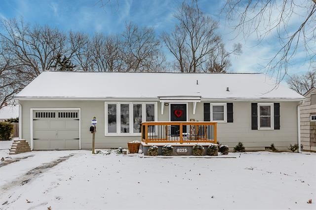 8225 Cherry St, Kansas City, MO 64131