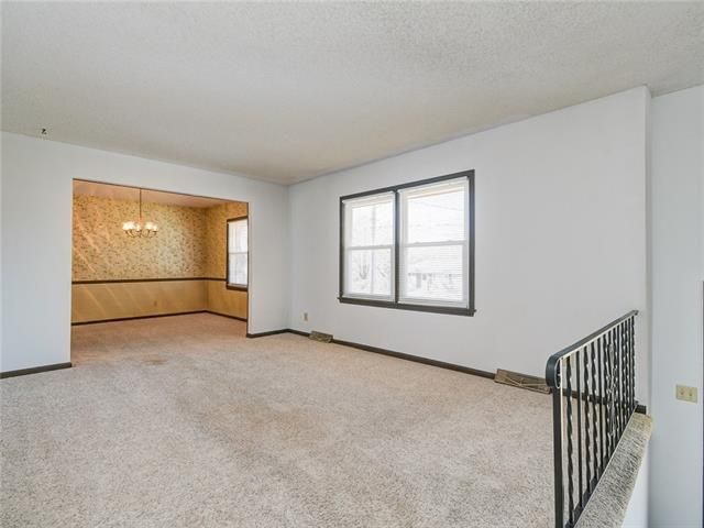 5709 Woodson Rd, Raytown, MO 64133