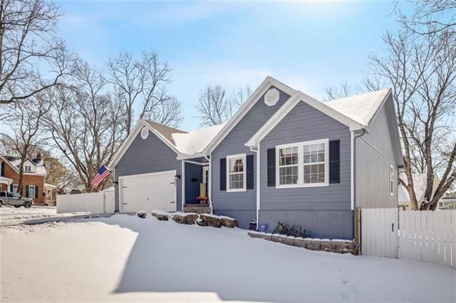 8611 W 72nd St, Overland Park, KS 66204