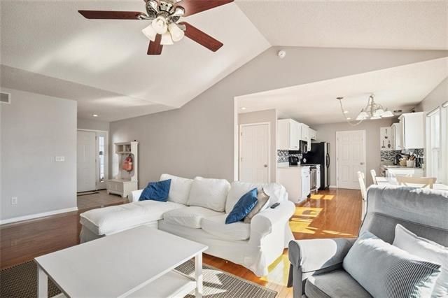 8611 W 72nd St, Overland Park, KS 66204