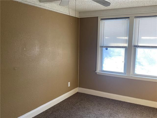 8941 Wayne Ave, Kansas City, MO 64131