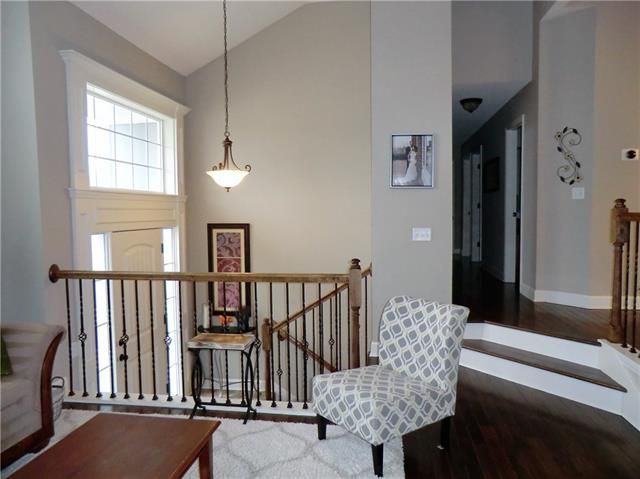 5004 NW Timberline Dr, Riverside, MO 64150