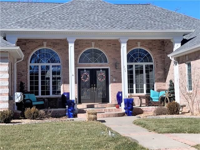 324 Deer Run Dr, Nevada, MO 64772