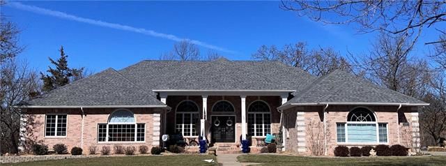 324 Deer Run Dr, Nevada, MO 64772