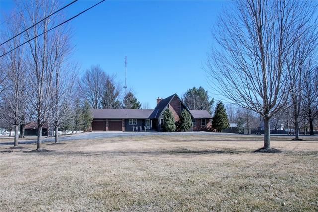 19010 Walmer St, Stilwell, KS 66085