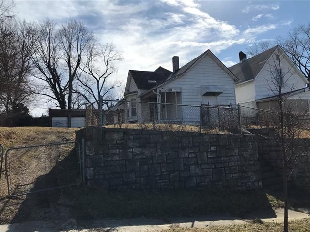5809 E 9th St, Kansas City, MO 64126