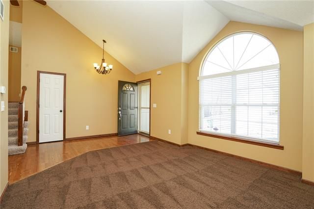 113 NW Cody Dr, Lee's Summit, MO 64081