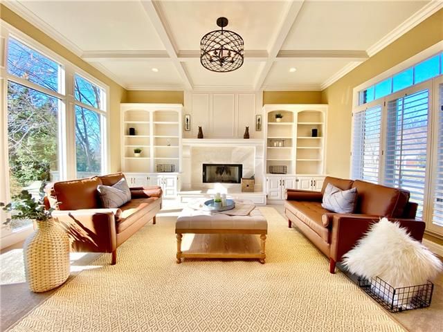 4001 W 150th St, Leawood, KS 66224
