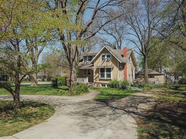 8620 W 80th St, Overland Park, KS 66204