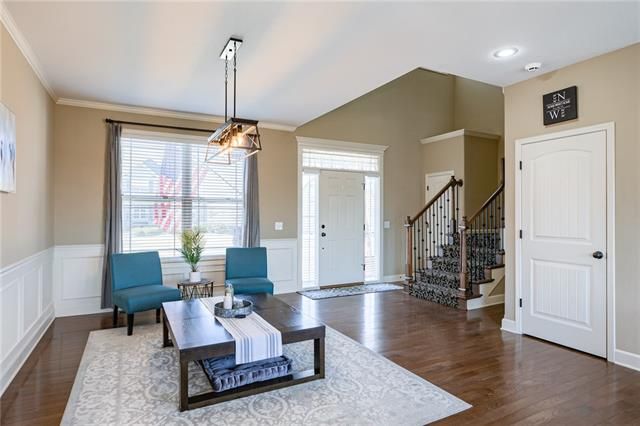 10123 N Farley Ave, Kansas City, MO 64157