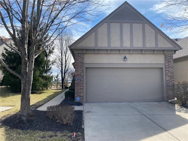 6413 W 145 St, Overland Park, KS 66223