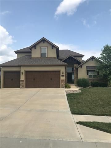 2400 NE 112th St, Kansas City, MO 64155