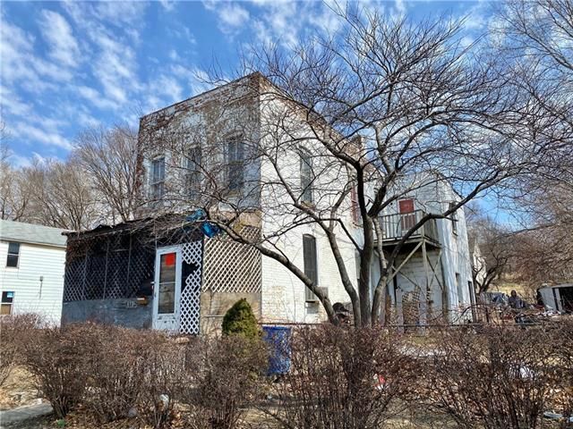 1115 S 11th St, St Joseph, MO 64503