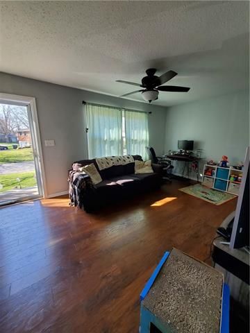 921 Colbern Dr, Belton, MO 64012