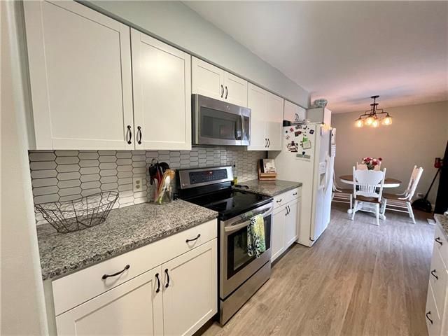 12006 W 66th St, Shawnee, KS 66216