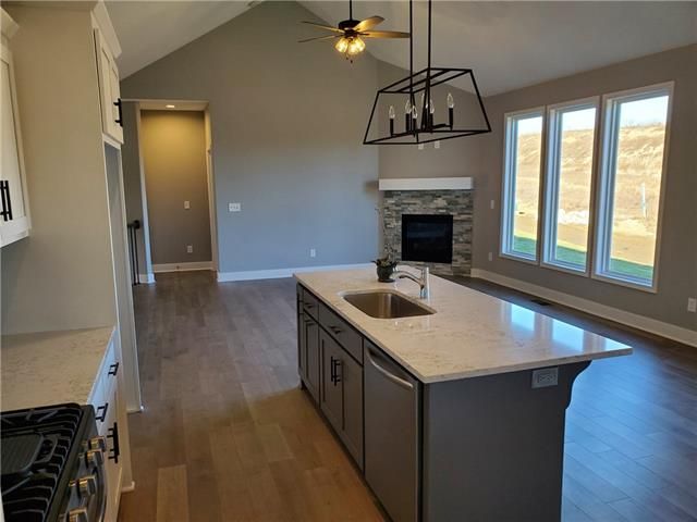 1107 NW 3rd St, Oak Grove, MO 64075