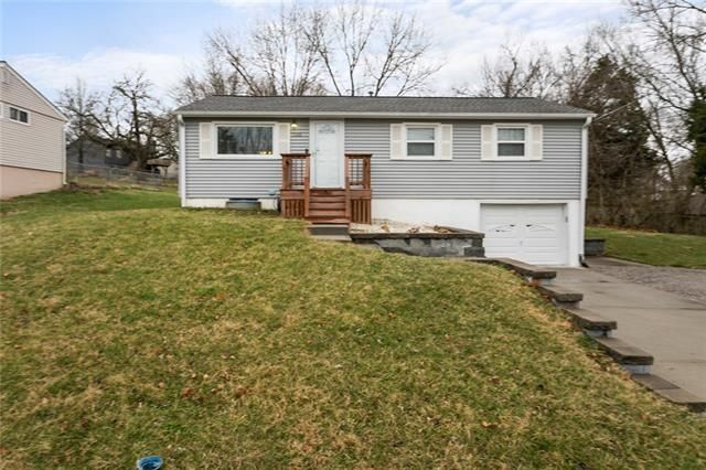 7001 NE 56th St, Kansas City, MO 64119