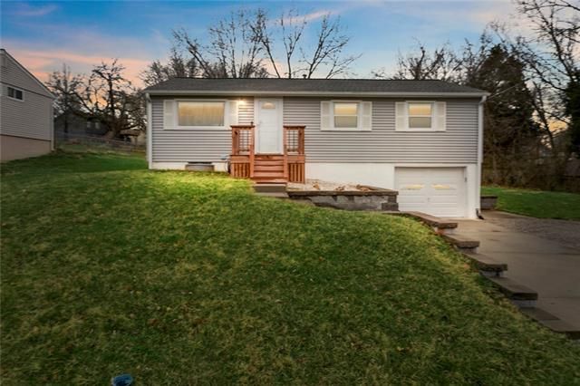 7001 NE 56th St, Kansas City, MO 64119