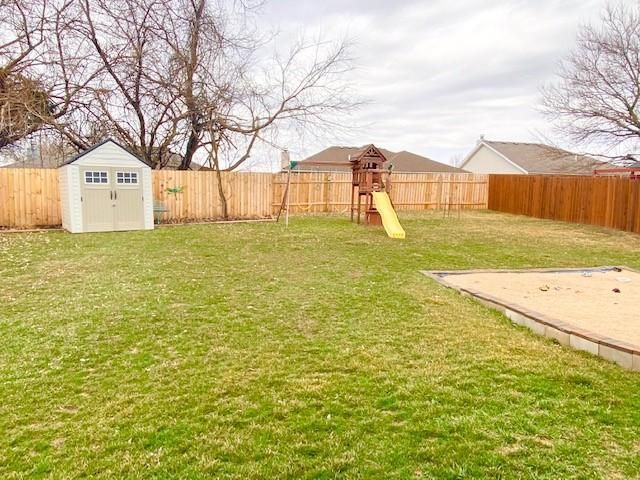 1208 Kimmy Ln, Warrensburg, MO 64093