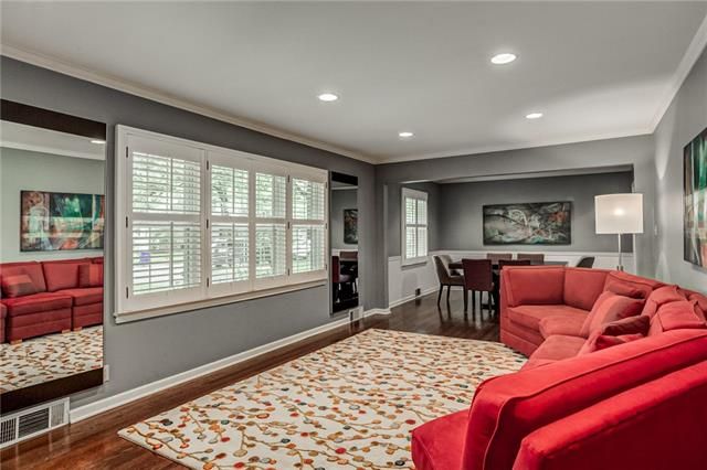 4020 W 96 St, Overland Park, KS 66207