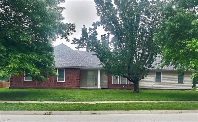 5649 Belmont Dr, Shawnee, KS 66226
