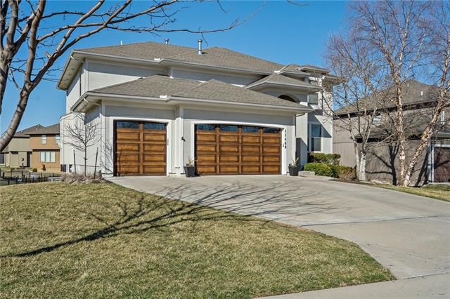 11469 S Lakecrest Dr, Olathe, KS 66061