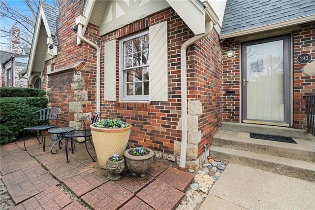 243 E 74th Ter, Kansas City, MO 64114