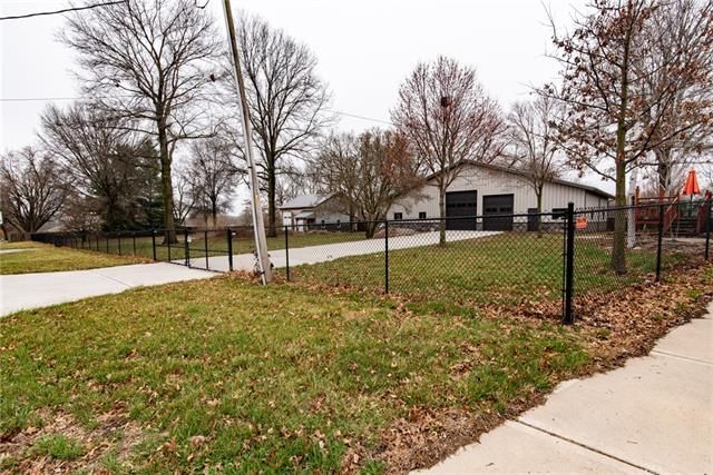 1850 NE Luther Rd, Lee's Summit, MO 64086
