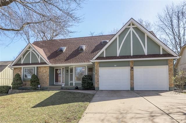 11513 Robinson St, Overland Park, KS 66210