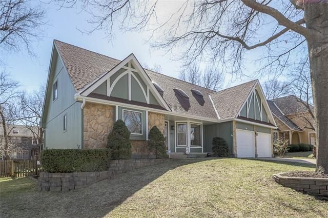 11513 Robinson St, Overland Park, KS 66210