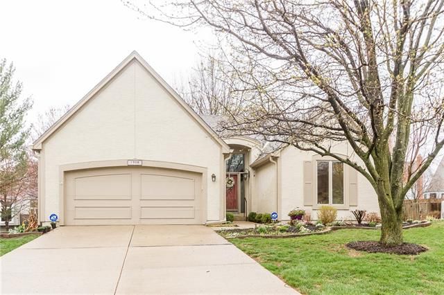 7808 W 117th Ter, Overland Park, KS 66210