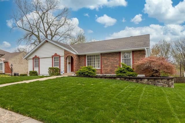 12809 Cambridge Ave, Grandview, MO 64030