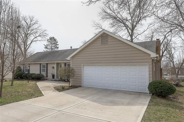 6321 W 94th Ter, Overland Park, KS 66212