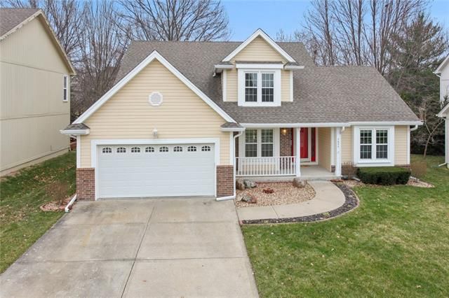7653 N Pomona Pl, Kansas City, MO 64152