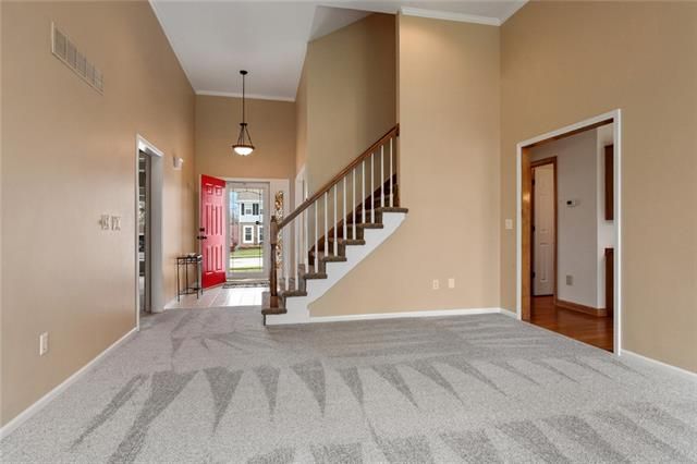 7653 N Pomona Pl, Kansas City, MO 64152