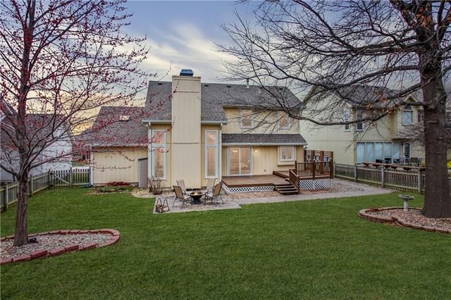 7653 N Pomona Pl, Kansas City, MO 64152