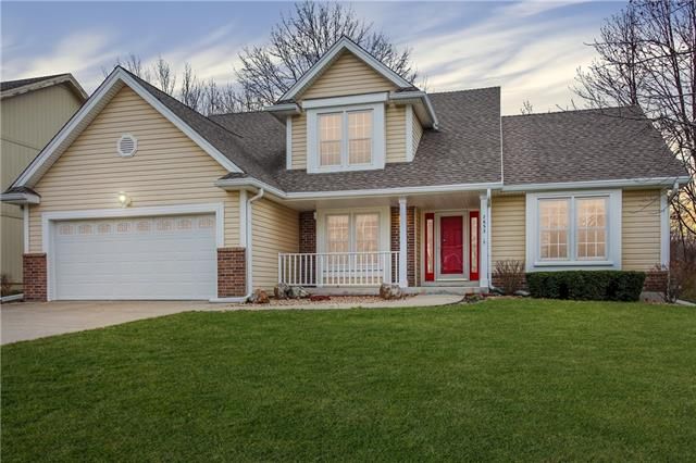 7653 N Pomona Pl, Kansas City, MO 64152