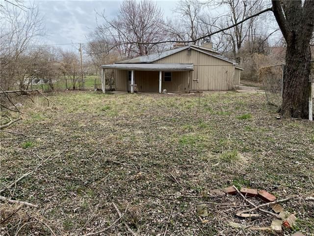 9032 Eastern Ave, Kansas City, MO 64138