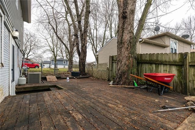 18944 Geronimo Ct, Independence, MO 64056