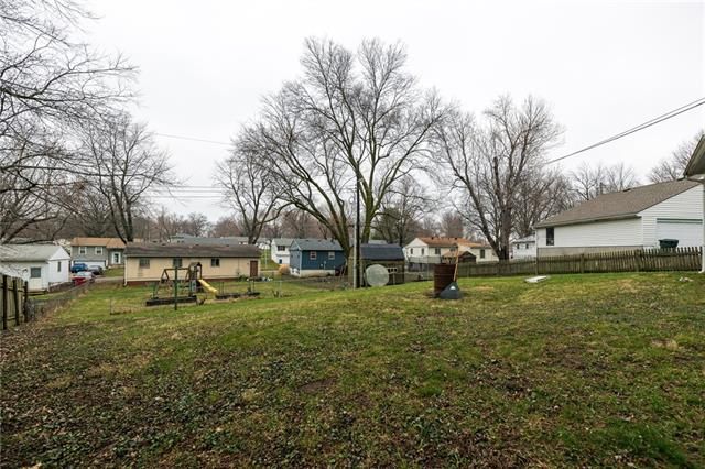 18944 Geronimo Ct, Independence, MO 64056
