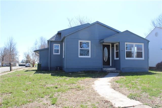 701 W 29th St, Higginsville, MO 64037