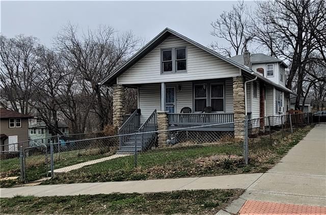 1520 E 42nd St, Kansas City, MO 64110