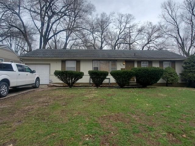 8805 East 59th St, Raytown, MO 64133