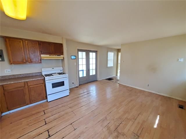 8239 Wayne Ave, Kansas City, MO 64131