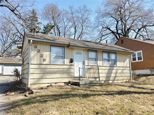 8239 Wayne Ave, Kansas City, MO 64131