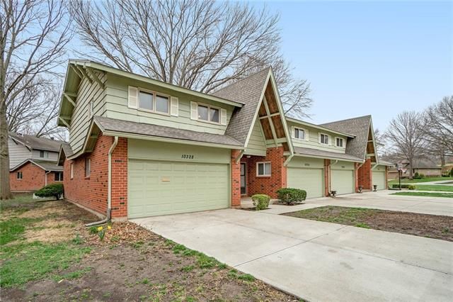 10328 Ash St, Overland Park, KS 66207