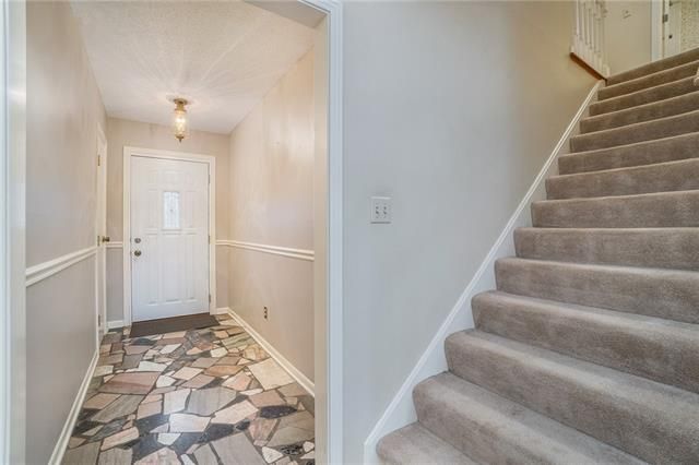 10328 Ash St, Overland Park, KS 66207