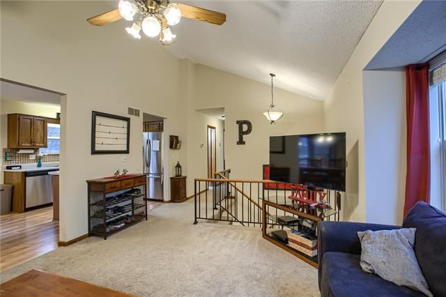 7207 NW Rhode Ave, Kansas City, MO 64152