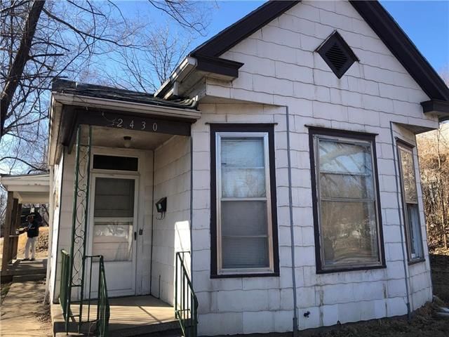 2430 S 18th St, St Joseph, MO 64503