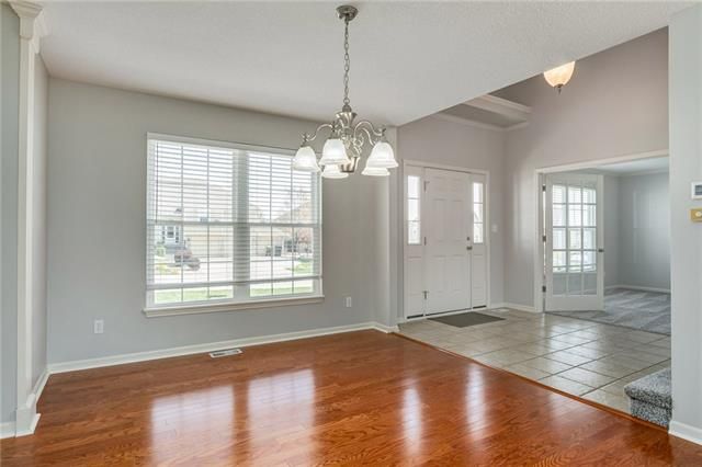 930 Southfork St, Lansing, KS 66043
